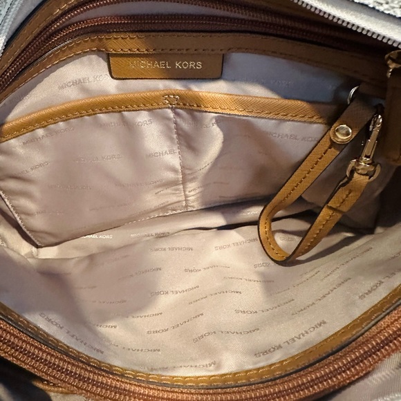 NEW MICHAEL Michael Kors Signature Top-Handle Zipper Tote - Picture 9 of 11